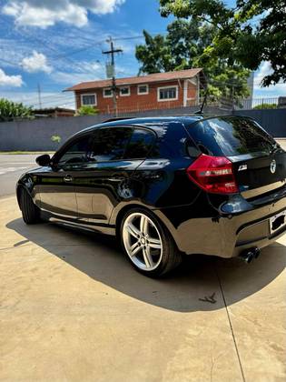 BMW 130i 3.0 SPORT HATCH 24V GASOLINA 4P AUTOMÁTICO BMW 130i 3.0 SPORT HATCH 24V GASOLINA 4P AUTOMÁTICO